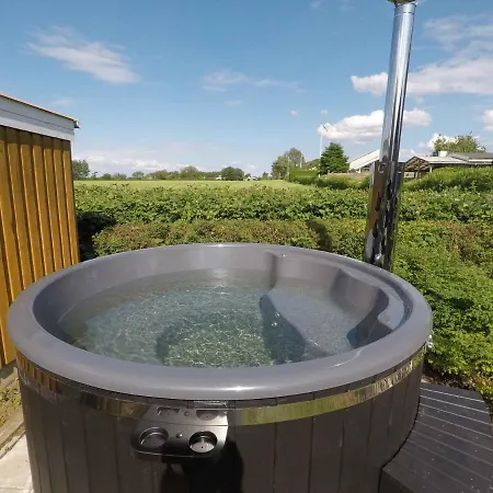 Modern 100 M From The Baltic Sea Feriehus *